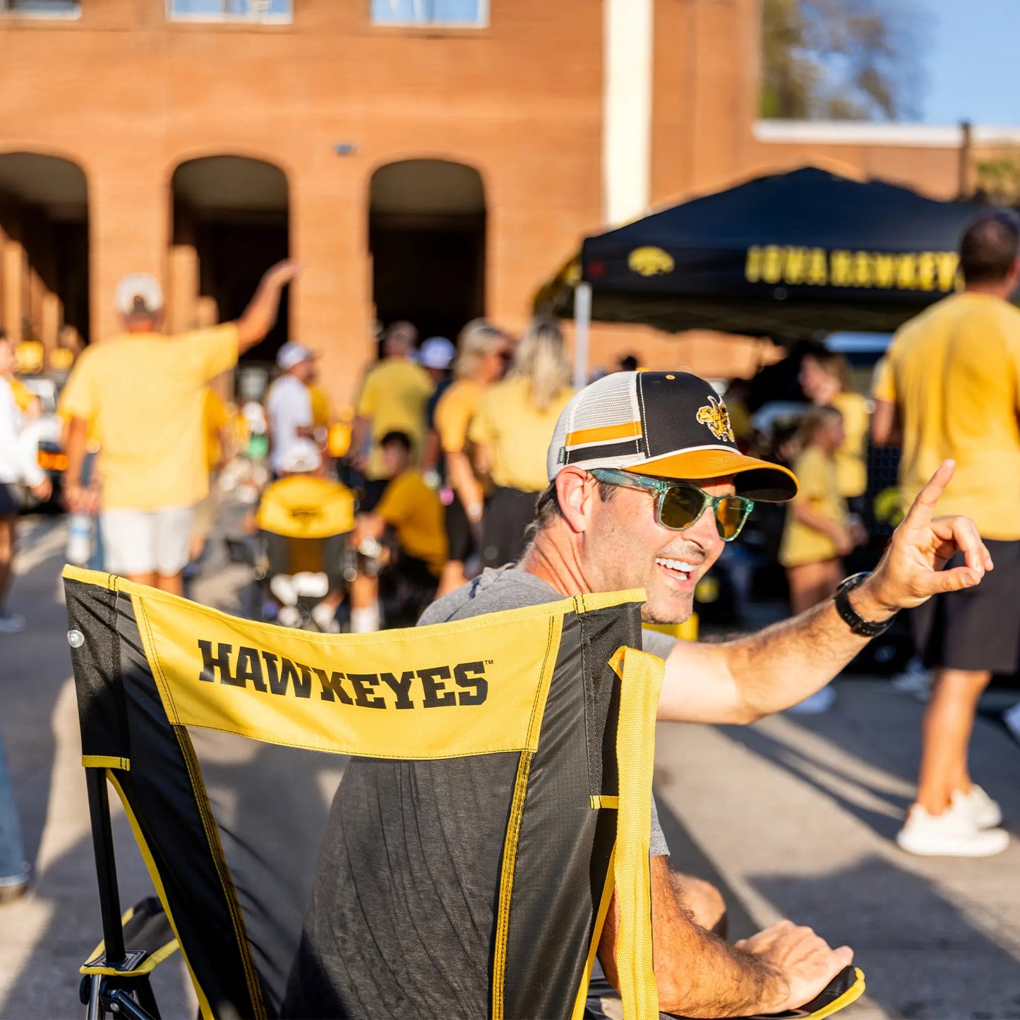 College Comfort Pro Rocker™ - Iowa Hawkeyes - Weekend Tailgate