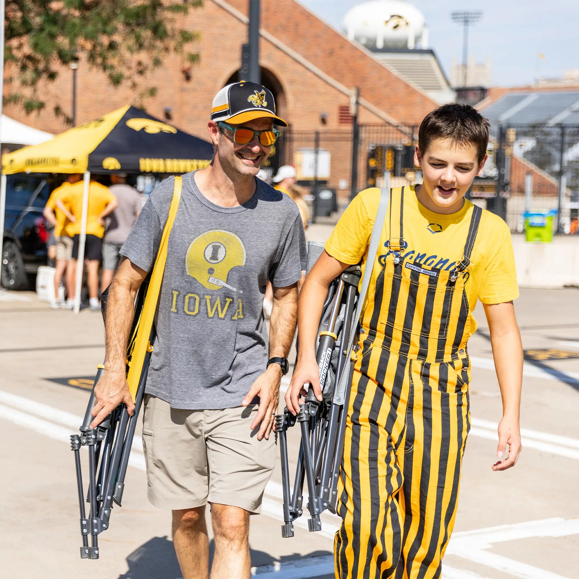 College Comfort Pro Rocker™ - Iowa Hawkeyes - Weekend Tailgate